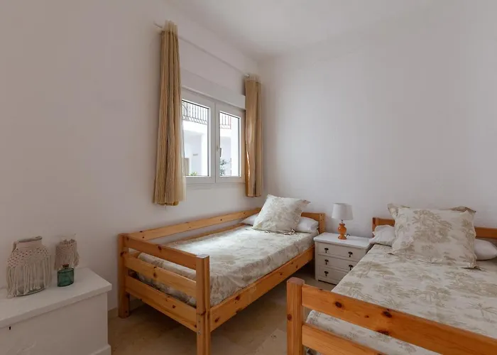 With Two Bedrooms And A Patio * 马拉加